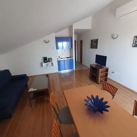 Loncar Apartment *